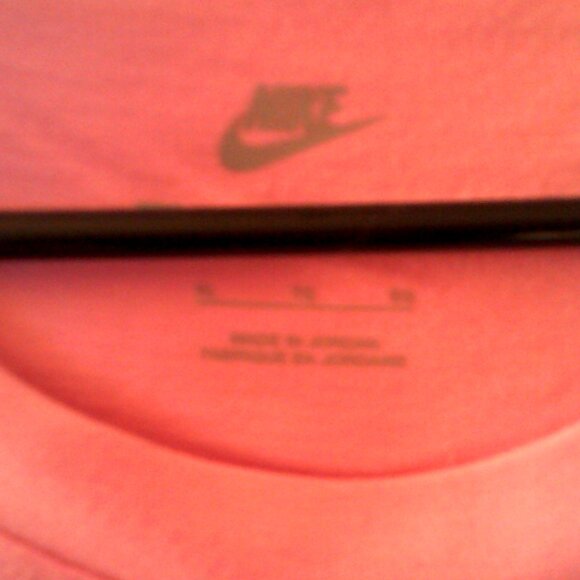 NEW NIKE SPORTSWEAR "Club Embroidered 2 Tee" MEN'S PINK T-SHIRT XL AR4997-622 - Picture 3 of 6